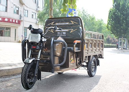 电动载人三轮车